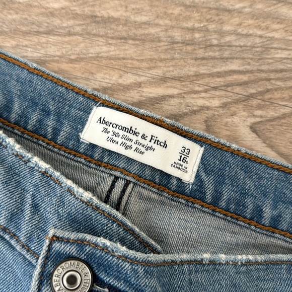 abercombie slim straight 90s jeans. - Picture 3 of 7
